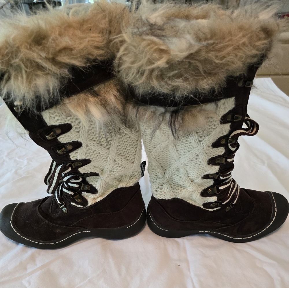 Muk Luks Cream and Brown Winter Boots with Fur Trim